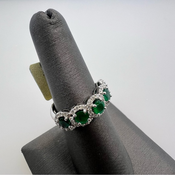 14k White Gold Diamond & Emerald Band Ring - Picture 4 of 10